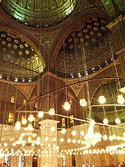 弧を描くモスク・ランプ