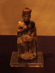 クフ王の座像