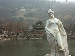 九龍湖の楊貴妃像