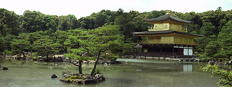 金閣と鏡湖池